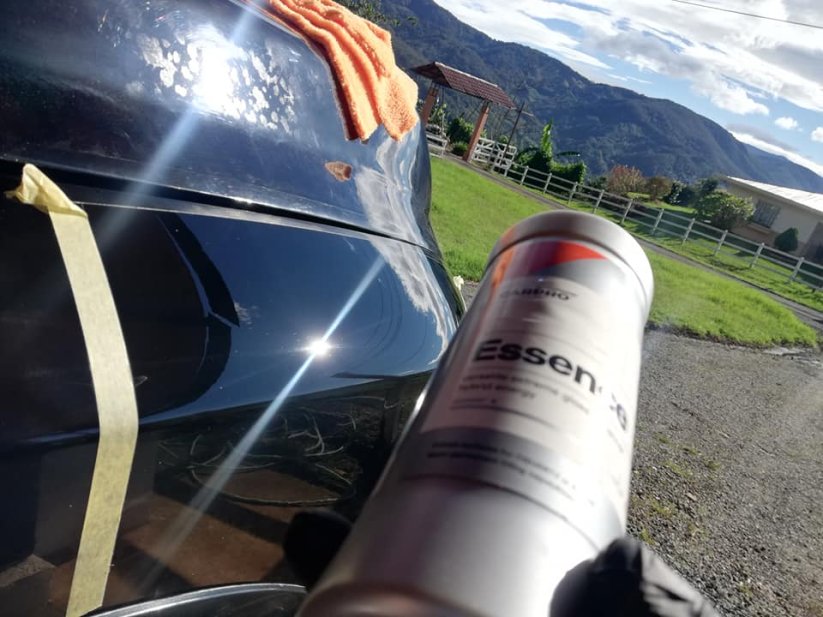 Finišovací leštící pasta s keramikou - CARPRO Essence - Objem: 500 ml